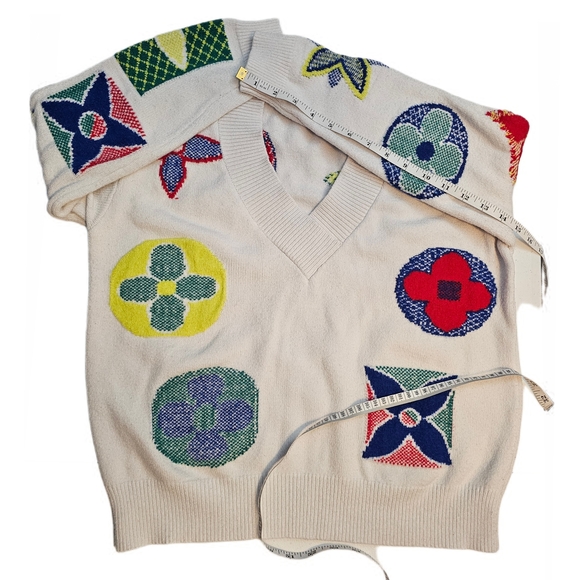 Multicolor Flower Patterned V-Neck Knit Sweater - Picture 8 of 10